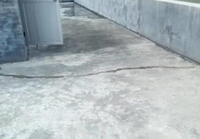 绥棱楼顶漏水维修公司分享下如何解决卫生间隐蔽部位漏水的问题?